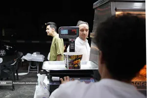 حضور مردم در رستوران ها و غذاخوری ها در شب های تهران 