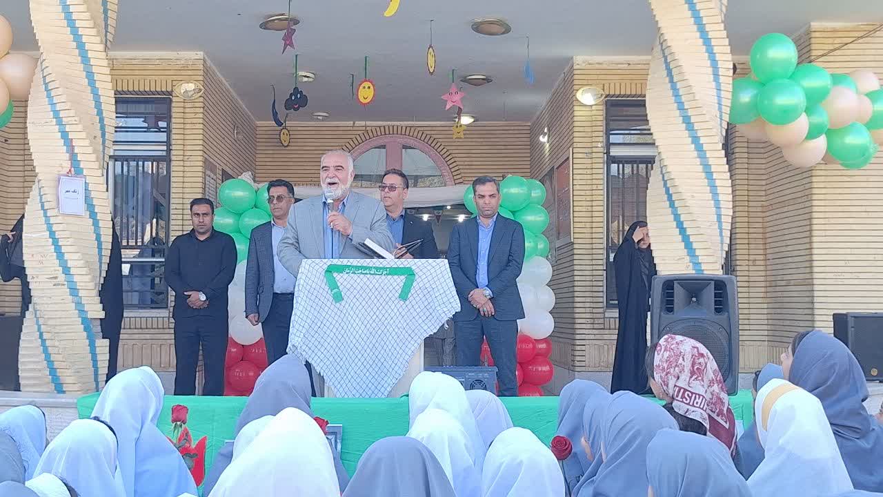 نواخته شدن زنگ مهر در مدارس سمای کرمان