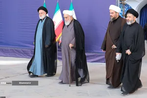 مراسم اقامه نماز بر پیکر مطهر امام مجاهد شهید حضرت آیت&zwnj;الله العظمی سیدعلی خامنه&zwnj;ای و شهدای خانواده ایشان