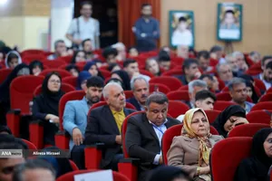 دهمین دوره جایزه ملی ایثار با حضور دکتر بیژن رنجبر 