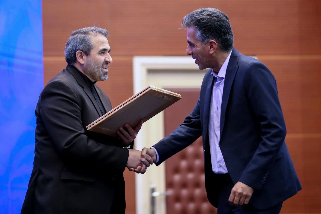 استادان دانشگاه آزاد اصفهان در جمع سرآمدان آموزشی دانشگاه آزاد استادان دانشگاه آزاد اصفهان در جمع سرآمدان آموزشی دانشگاه آزاد