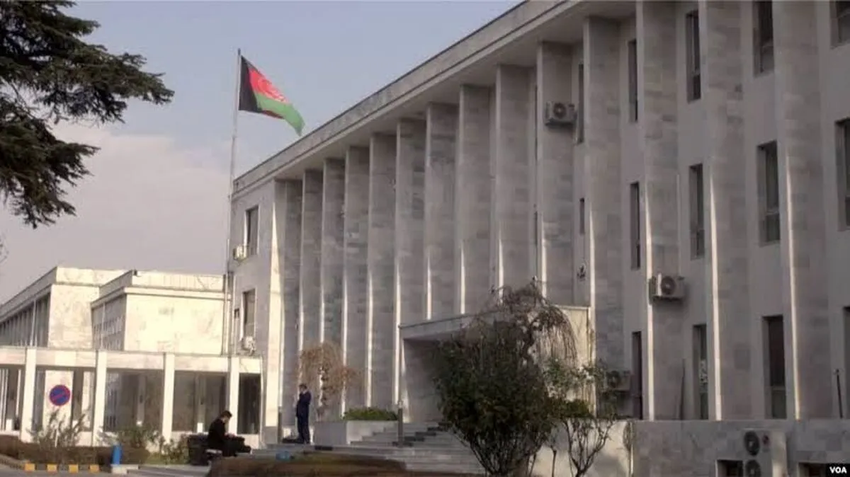 دولت موقت افغانستان: با بیم و امید سرنوشت بالگردحامل رئیس جمهور ایران را دنبال می‌کنیم