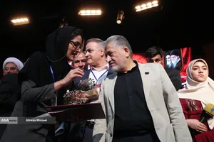 دهمین دوره جایزه ملی ایثار با حضور دکتر بیژن رنجبر 