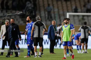 تیم&zwnj;های فوتبال استقلال و پرسپولیس امروز (چهارشنبه) در چارچوب هفته پنجم لیگ برتر به مصاف هم رفتند که این دیدار به تساوی یک - یک انجامید.