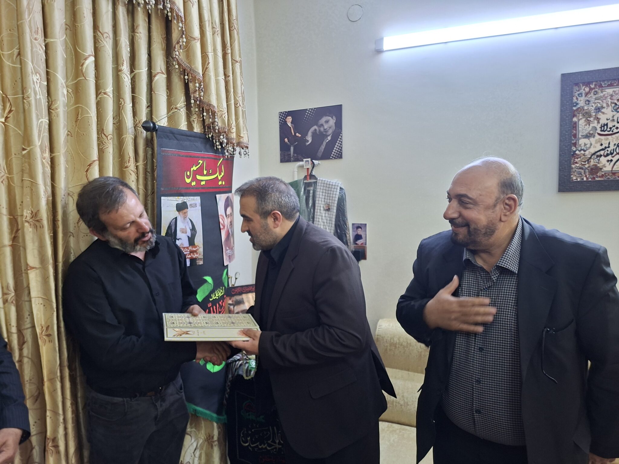 تغذیه روحی در کنار خانواده‌های شهدا؛ تأکید معاون علوم انسانی و رئیس مرکز امور شاهد دانشگاه آزاد بر جایگاه رفیع ایثارگران