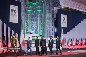 ادای احترام مقامات و مسئولان خارجی به پیکر امام شهید 
