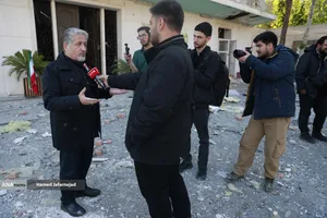 بازدید دکتر بیژن رنجبر رئیس دانشگاه آزاد اسلامی، پس از حمله هوایی آمریکا و رژیم صهیونیستی به سفارت سابق آمریکا(لانه جاسوسی) 