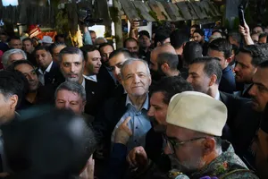 بازدید پزشکیان از نمایشگاه توانمندی&zwnj;های روستایی و عشایری کشور