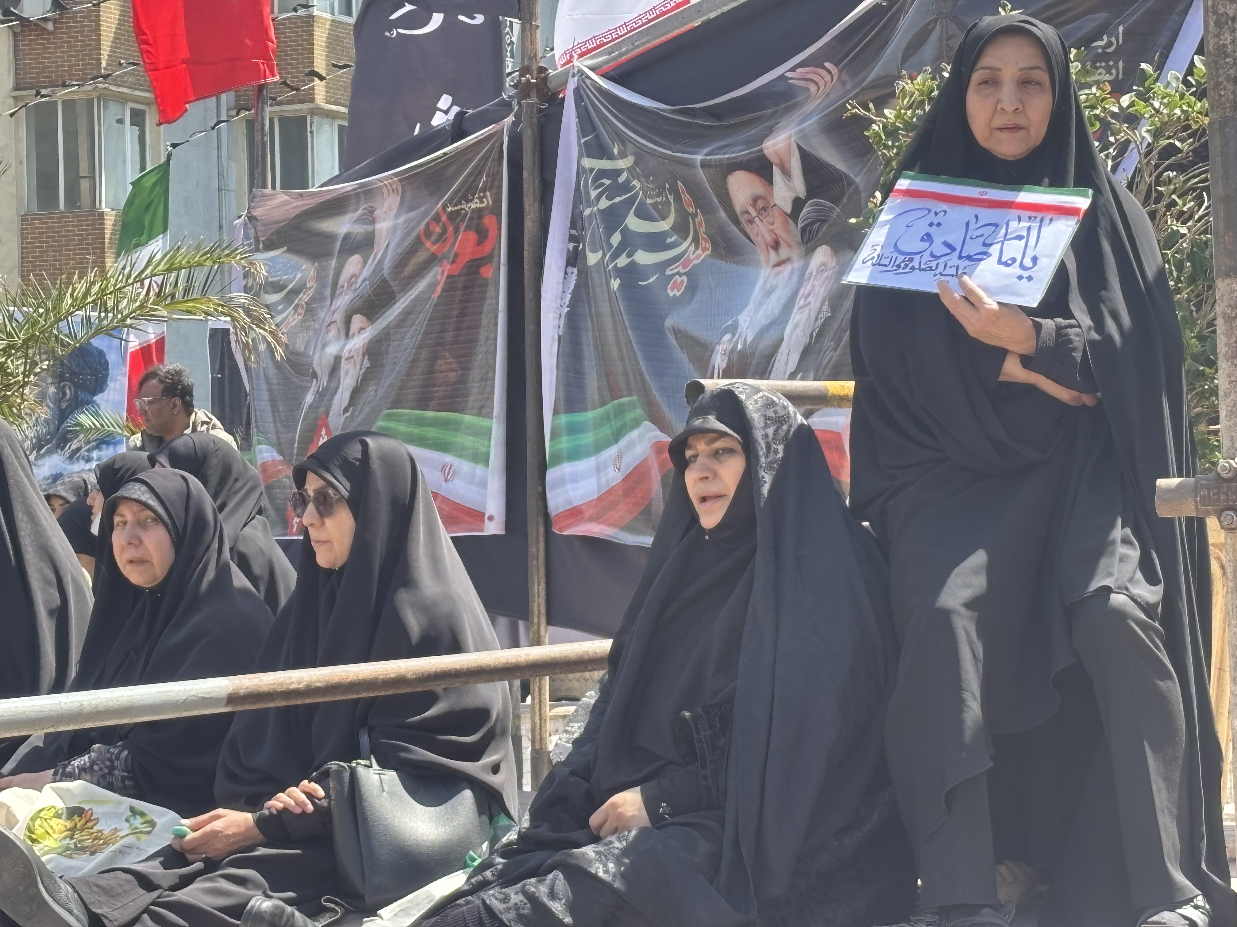 سه شنبه/آغاز بزرگترین تجمع مردمی «مکتب شهادت» در میدان جمهوری سه شنبه/آغاز بزرگترین تجمع مردمی «مکتب شهادت» در میدان جمهوری