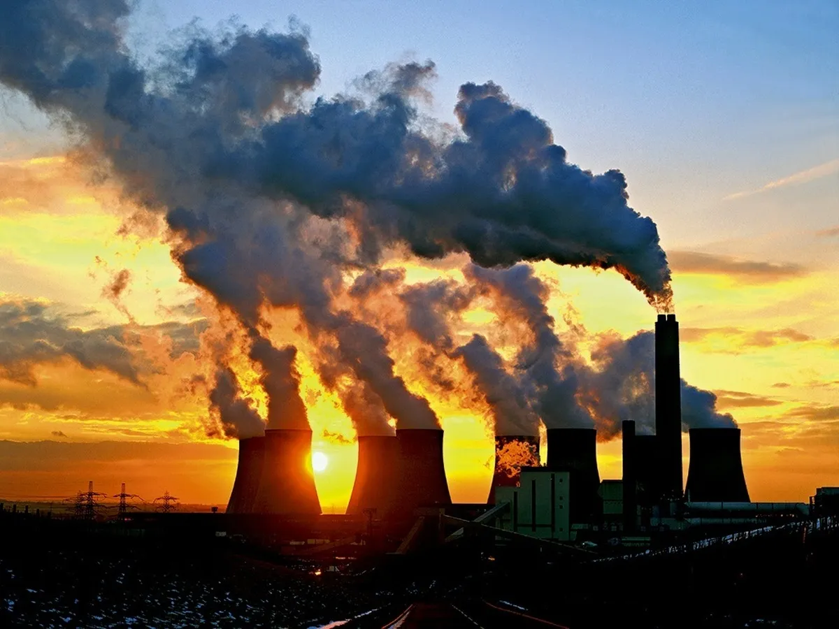 Solar-Powered System Converts Plastic, Greenhouse Gases into Sustainable Fuels