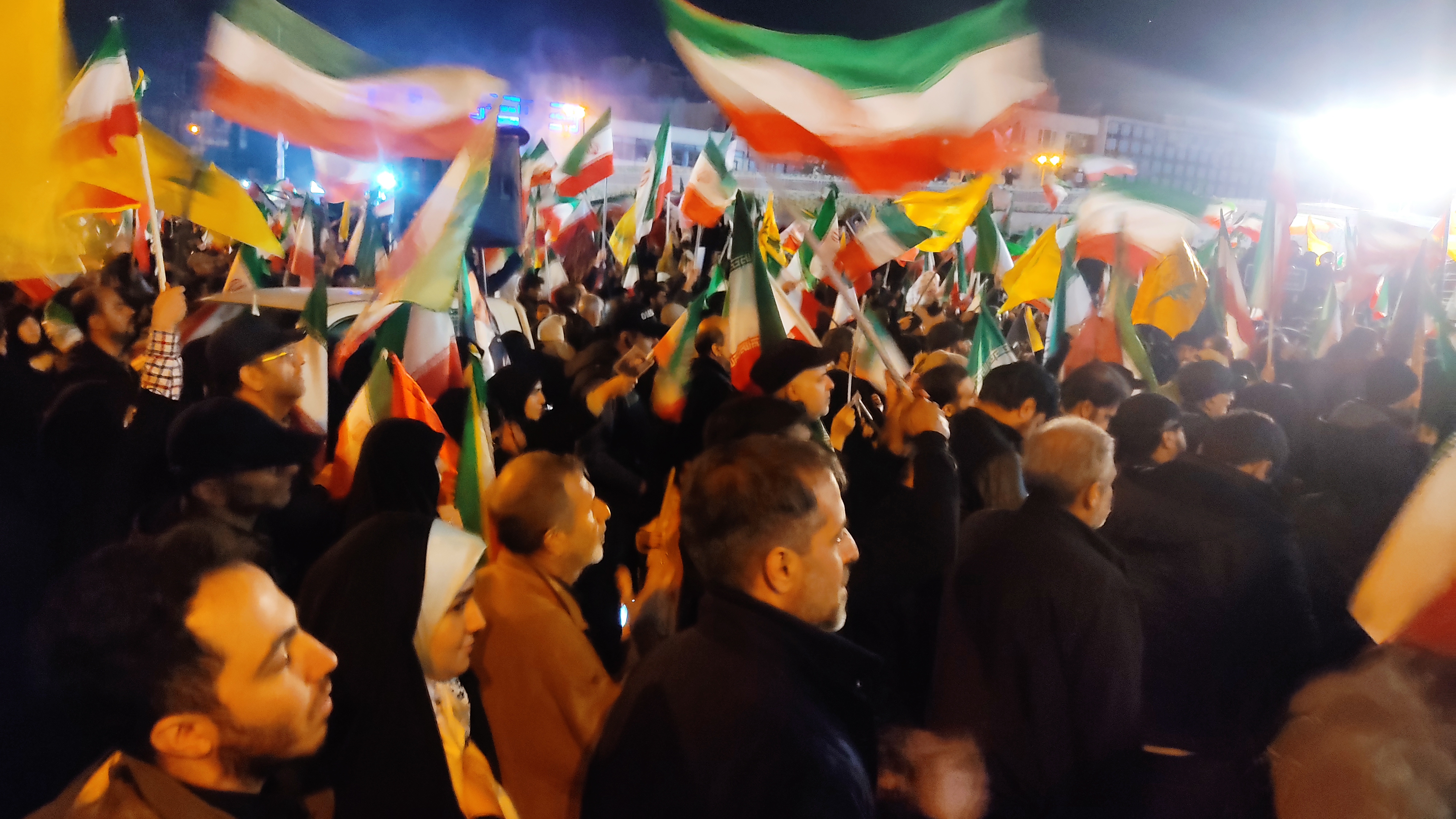 تشییع پیکر مطهر سردار شهید خادمی در میدان انقلاب تهران + فیلم تشییع پیکر مطهر سردار شهید خادمی در میدان انقلاب تهران + فیلم