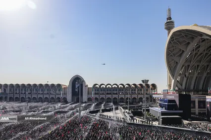 إقامة صلاة الجنازة على جثمان المجاهد الشهيد الإمام خامنئي وأسرته