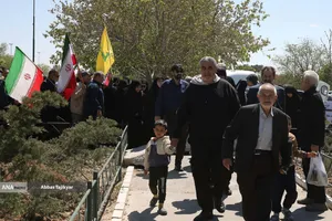 نمازگزاران جمعه در مرقد مطهر امام راحل(ره)