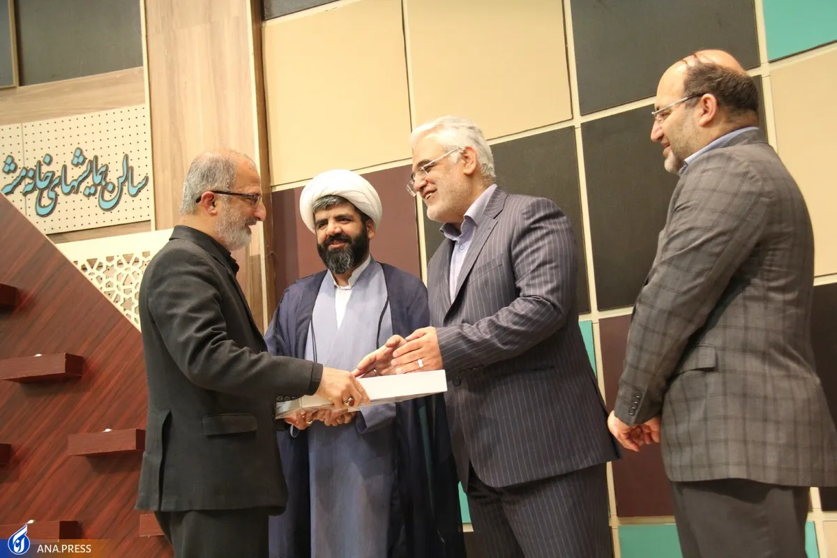 تجلیل از دبیرخانه‌های برتر در گردهمایی دبیران مهدویت دانشگاه‌ آزاد