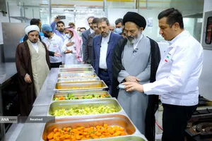 بازدید حجت الاسلام سید عبدالفتاح نواب سرپرست حجاج ایرانی و علیرضا بیات رئیس سازمان حج و زیارت از آشپزخانه ابوسرحد مکه