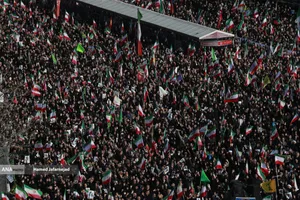 بیعت مردم با آیت&zwnj;الله سید مجتبی خامنه&zwnj;ای سومین رهبر جمهوری اسلامی ایران