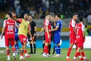 تیم&zwnj;های فوتبال استقلال و پرسپولیس امروز (چهارشنبه) در چارچوب هفته پنجم لیگ برتر به مصاف هم رفتند که این دیدار به تساوی یک - یک انجامید.