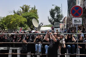 آیین خیمه سوزان عاشورا در چهارراه گلوبندک تهران
