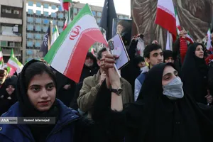 بیعت مردم با آیت&zwnj;الله سید مجتبی خامنه&zwnj;ای سومین رهبر جمهوری اسلامی ایران