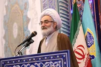 تعجب می‌کنم از برخی افراد نابخرد در داخل که هنوز می‌گویند با آمریکا بسازید!