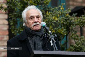 ایرج راد، بازیگر در تشییع پیکر منوچهر والی زاده 