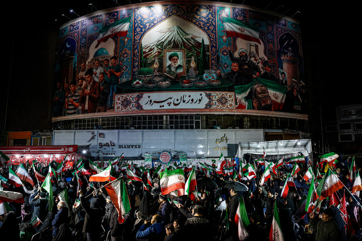 اجتماع مردمی در حمایت از رزمندگان اسلام - میدان ولیعصر (عج)