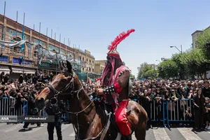 آیین خیمه سوزان عاشورا در چهارراه گلوبندک تهران
