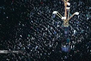 مراسم اقامه نماز بر پیکر مطهر رهبر شهید انقلاب در حرم رضوی