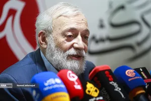 محمدجواد لاریجانی رئیس پژوهشگاه دانش&zwnj;های بنیادی و رئیس همایش &laquo;خیزش در برابر خردکشی&raquo;