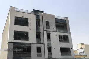 محله نارمک میدان 7 - ساختمان های مجاور محل زندگی دکتر علی باکویی، دانشمند هسته&zwnj;ای به همراه همسر و ۲ فرزندش در حمله رژیم صهیونی به برخی مناطق و منازل مردم، شهروندان و دانشمندان هسته ای کشورمان در جریان جنگ تحمیلی دوازده روزه