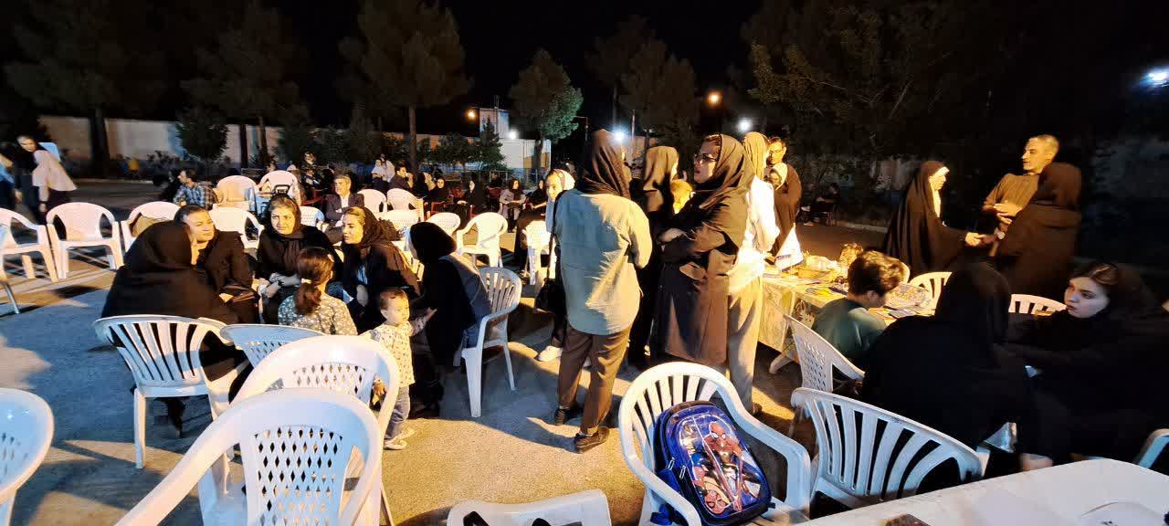 آموزش در کف میدان؛ برپایی موکب فرهنگی آموزشی شهید دکتر طهرانچی در فولادشهر
