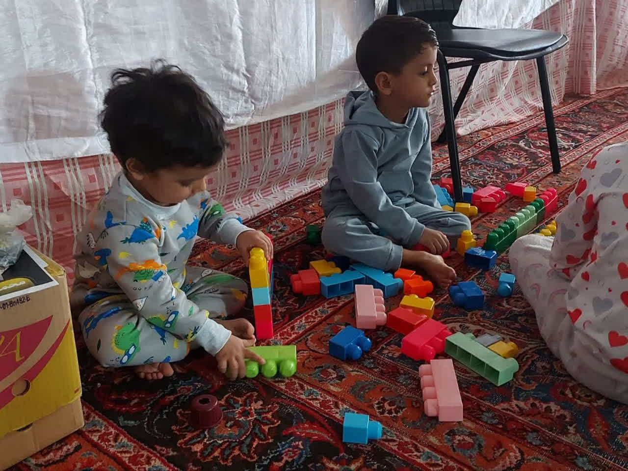 از اعتکاف مادر و فرزندی تا حضور معلمان و شاگردان