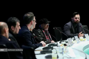 بابک انصاری بازیگر در نشست خبری فیلم سینمایی ترک عمیق