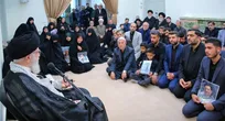 رهبر انقلاب: کار و خدمت برای مردم از بارزترین ویژگی‌های شهدای حادثه اخیر است