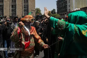 آیین خیمه سوزان عاشورا در چهارراه گلوبندک تهران
