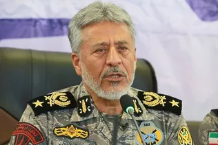 دریادار سیاری: تنگه هرمز بسته است؛ عبور باید با هماهنگی باشد