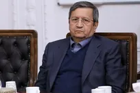 همتی: بانک مرکزی به تأمین ارز و اعتبار لازم برای بازسازی صنایع آسیب‌دیده توجه دارد