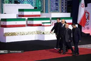 ادای احترام فرهیختگان و هیأت&zwnj;های دینی و شخصیت&zwnj;های سیاسی و فرهنگی کشورهای جهان