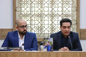 حاجی رحیمیان مدیرعامل پیام رسان آی&zwnj;گپ  در مراسم رونمایی از پوستر مسابقه بین&zwnj;المللی نقاشی &laquo;سورنا&raquo; با موضوع &laquo;ایران از نگاه کودکان ایرانی داخل و خارج از کشور&raquo;
