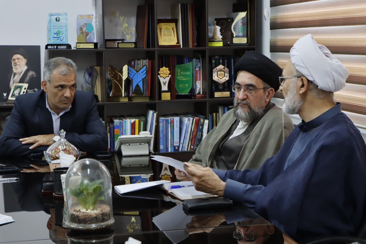 دشمن با استقلال ایران اسلامی مشکل دارد/لزوم پاسداشت خون شهدا و ترویج فرهنگ ایثار