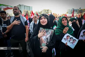تشییع پیکر مطهر آقای شهید ایران و خانواده ایشان -۱
