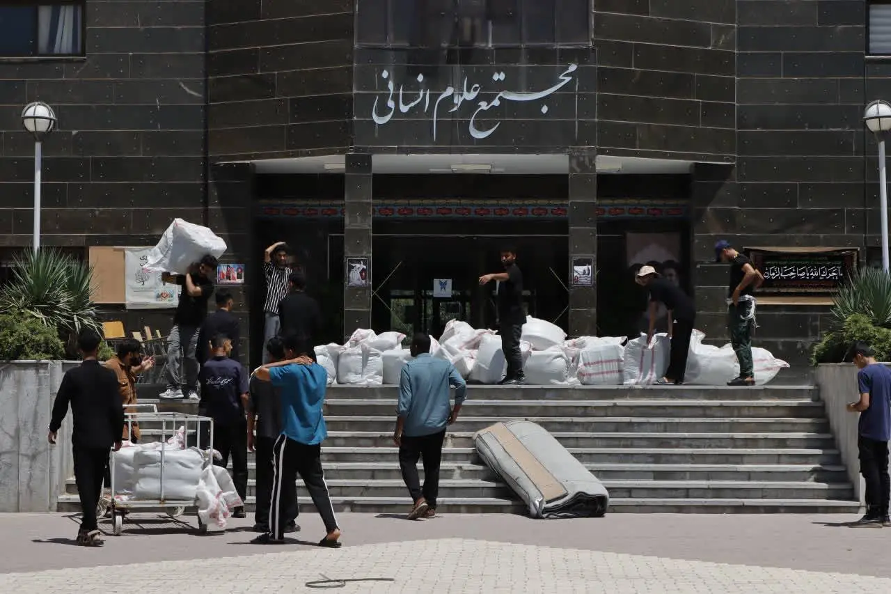خدمت‌رسانی جهادی و همه‌جانبه دانشگاه آزاد قم در مراسم تشییع؛ از اسکان زائران تا استقرار موکب‌های سلامت