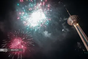 نورافشانی شب ۲۲ بهمن در تهران