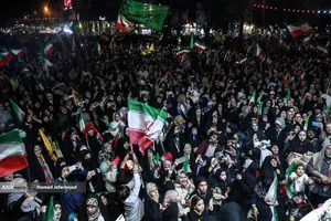 همزمان با سالگرد ازدواج حضرت علی (ع) و حضرت فاطمه(س) مراسم جشن ازدواج500 زوج&zwnj; جان&zwnj;فدا عصر دوشنبه 28 اردیبهشت به&zwnj;صورت همزمان در میادین اصلی شهر تهران برپا شد. از این تعداد، آیین ازدواج 6 زوج در تجمع مردمی حمایت از رهبر معظم انقلاب و نیروهای مسلح در خیابان پیروزی چهارراه نبرد