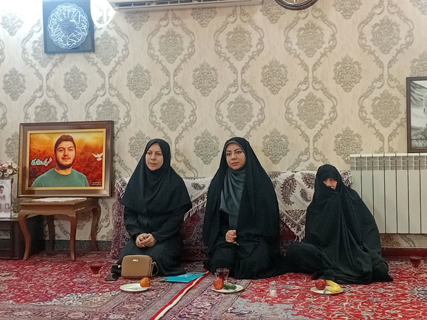 ایثار و شهادت مهمترین سرمایه معنوی کشور است ایثار و شهادت مهمترین سرمایه معنوی کشور است