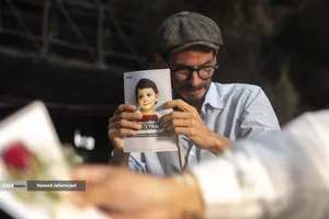 بازدید خبرنگاران خارجی از آثار به&zwnj;جامانده از حمله موشکی رژیم صهیونیستی به ساختمان شیشه ای صدا و سیما که در تاریخ ۲۴ تیرماه صورت گرفت