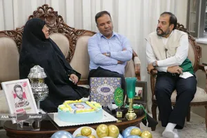 دیدار خادمیاران و یاوران رضوی با خانواده شهید قنبر ماشی