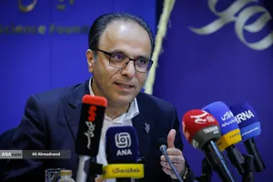 محمدرضا هرمزی&zwnj;نژاد رئیس بنیاد ملی علم ایران در نشست خبری برنامه ملی جهش