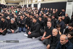 مراسم عزادارای شب عاشورای حسینی(ع) در حسینیه امام خمینی(ره) با حضور رهبر معظم انقلاب