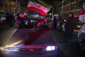 بیعت مردم تهران با حضرت آیت الله سید مجتبی خامنه ای رهبر جدید انقلاب اسلامی ایران - میدان شهدا